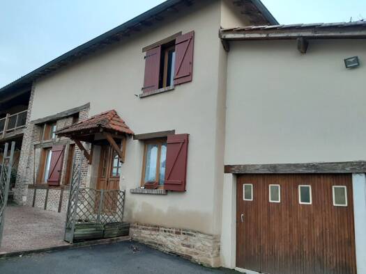 Villa à louer 951 € 1 chambre 145 m² dès le 17/04/2026 Saint-André-d'Huiriat 01290