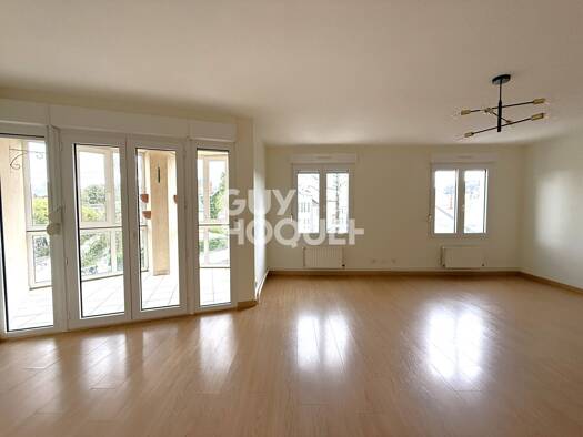 Appartement à louer 950 € 3 pièces 2 chambres 99 m² Étage 2/4 Bourges 18000