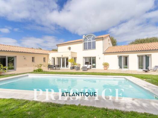 Maison de plain-pied à vendre 1 095 500 € 7 pièces 5 chambres 300 m² 2 033 m² de terrain Sainte Marie Pornic 44210