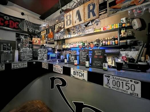 Activités diverses à vendre Fonds de commerce 66 600 € 54 m² de surface de vente Le Village La Garde 83130