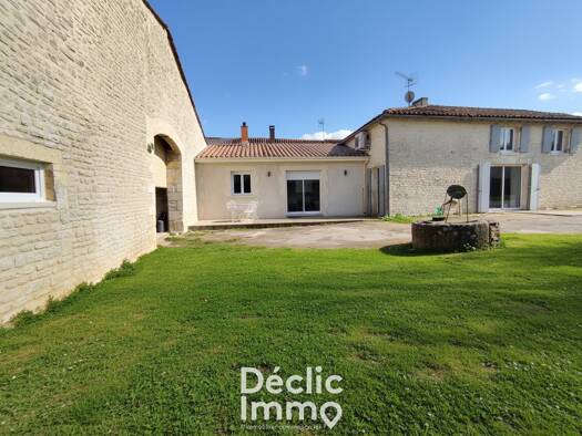 Maison à vendre 280 000 € 6 pièces 4 chambres 160 m² 1 000 m² de terrain Brie 16590