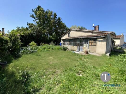 Maison à vendre 63 000 € 3 pièces 2 chambres 120 m² 554 m² de terrain Jau-Dignac-et-Loirac 33590