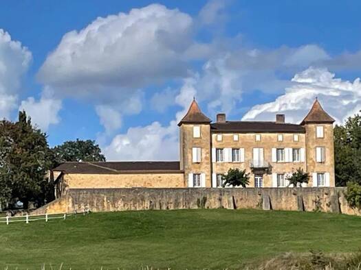 Château à vendre 1 144 000 € 7 pièces 1 chambre 294 m² 224 018 m² de terrain Urbain Fumel 47500