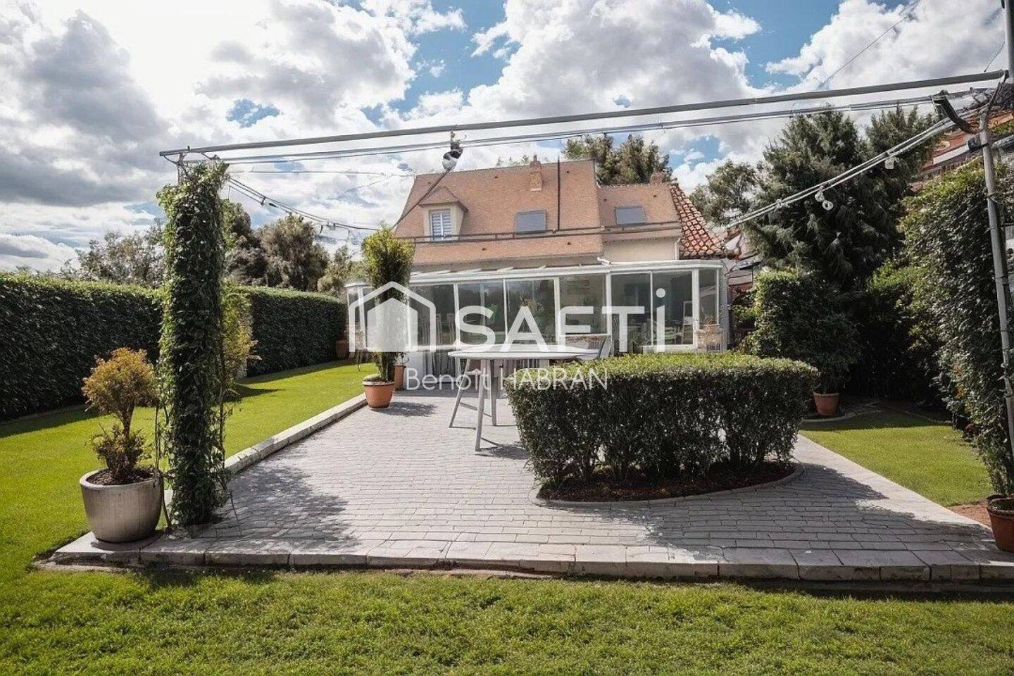 Maison à vendre, 190m², FOLLAINVILLE DENNEMONT