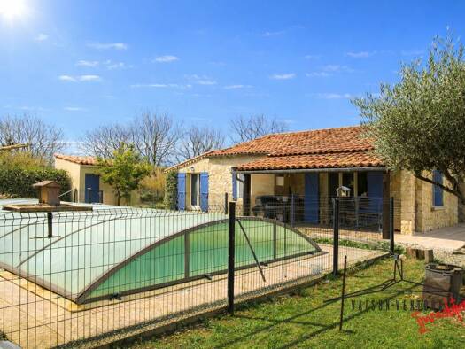 Maison de plain-pied à vendre 378 000 € 5 pièces 3 chambres 96 m² 620 m² de terrain Roaix 84110