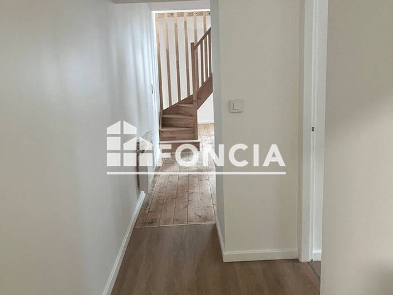 Maison à louer, 75m², KERLAZ