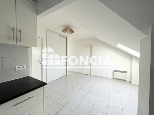 Appartement à louer 890 € 3 pièces 2 chambres 38,2 m² 2ème étage Les Fleurs Montfermeil 93370