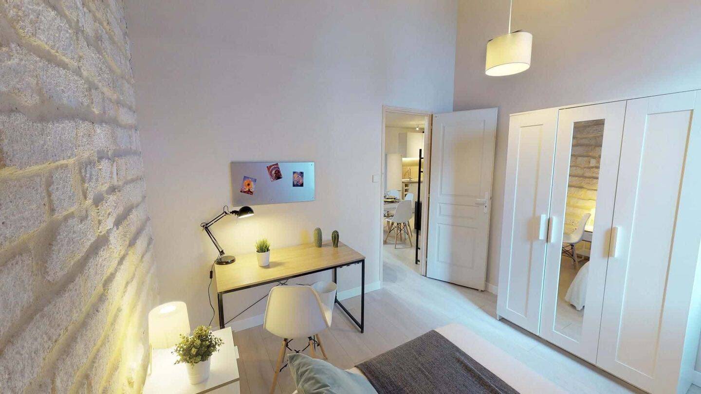 Chambre dans le 33 cours Gambetta - Colocation — 1