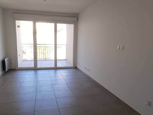 Appartement à louer 810 € 2 pièces 1 chambre 42 m² 1er étage Ouest Cogolin 83310