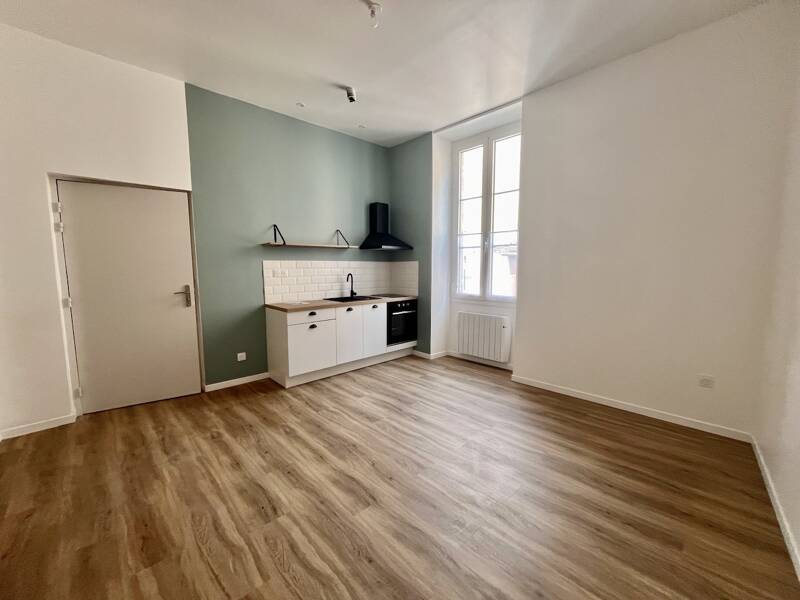 Maison à louer, 32m², SAINTE LIVRADE SUR LOT