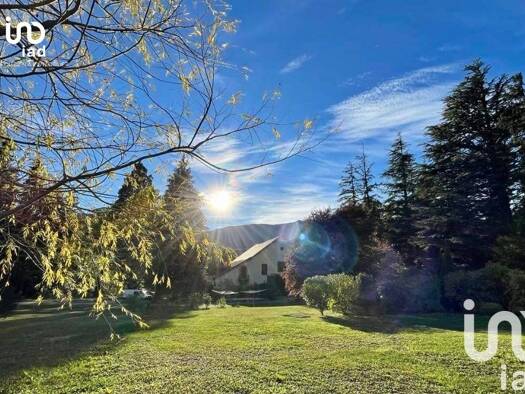 Maison à vendre 680 000 € 4 pièces 2 chambres 470 m² 21 021 m² de terrain Saint-Pierre-d'Argençon 05140