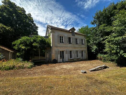 Maison à louer 2 500 € 9 pièces 4 chambres 234 m² 5 000 m² de terrain Barbizon 77630