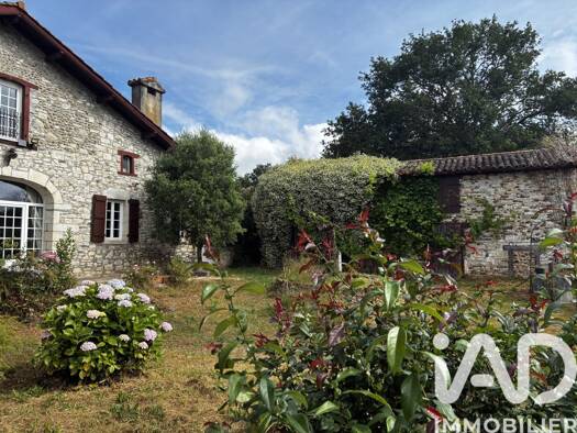 Maison à vendre 353 000 € 7 pièces 4 chambres 192,5 m² 2 089 m² de terrain Saint-Étienne-d'Orthe 40300