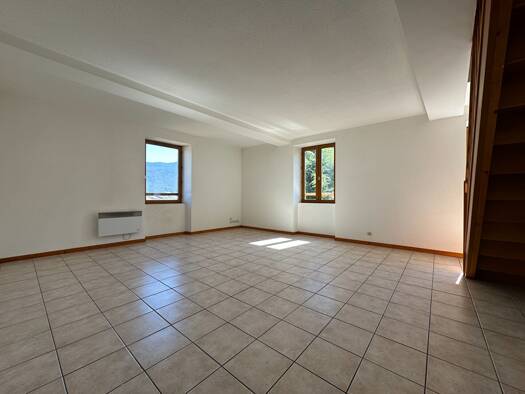 Appartement à louer 615 € 3 pièces 2 chambres 65 m² Étage 2/2 Plaine et Coteaux Tullins 38210