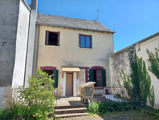 Maison à vendre 90 500 € 5 pièces 3 chambres 115 m² 1 092 m² de terrain Mauriac 15200
