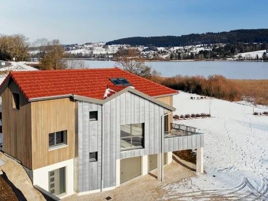 Maison à vendre - Première occupation 425 000 € 5 pièces 3 chambres 130 m² 754 m² de terrain Saint-Point-Lac 25160