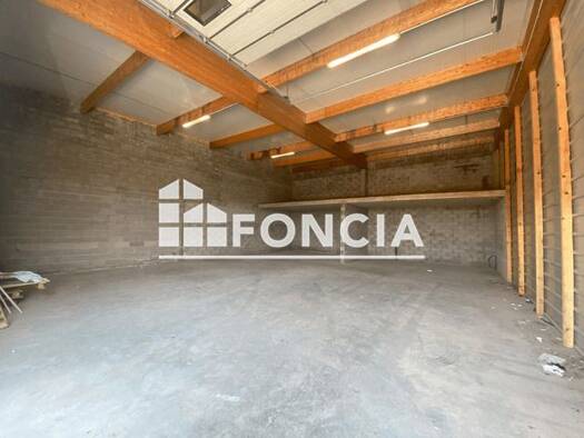 Local commercial à louer 700 € 177 m² de surface de vente Samatan 32130