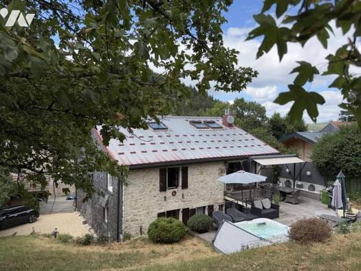 Maison à vendre 650 000 € 7 pièces 5 chambres 250 m² 3 120 m² de terrain Choux 39370