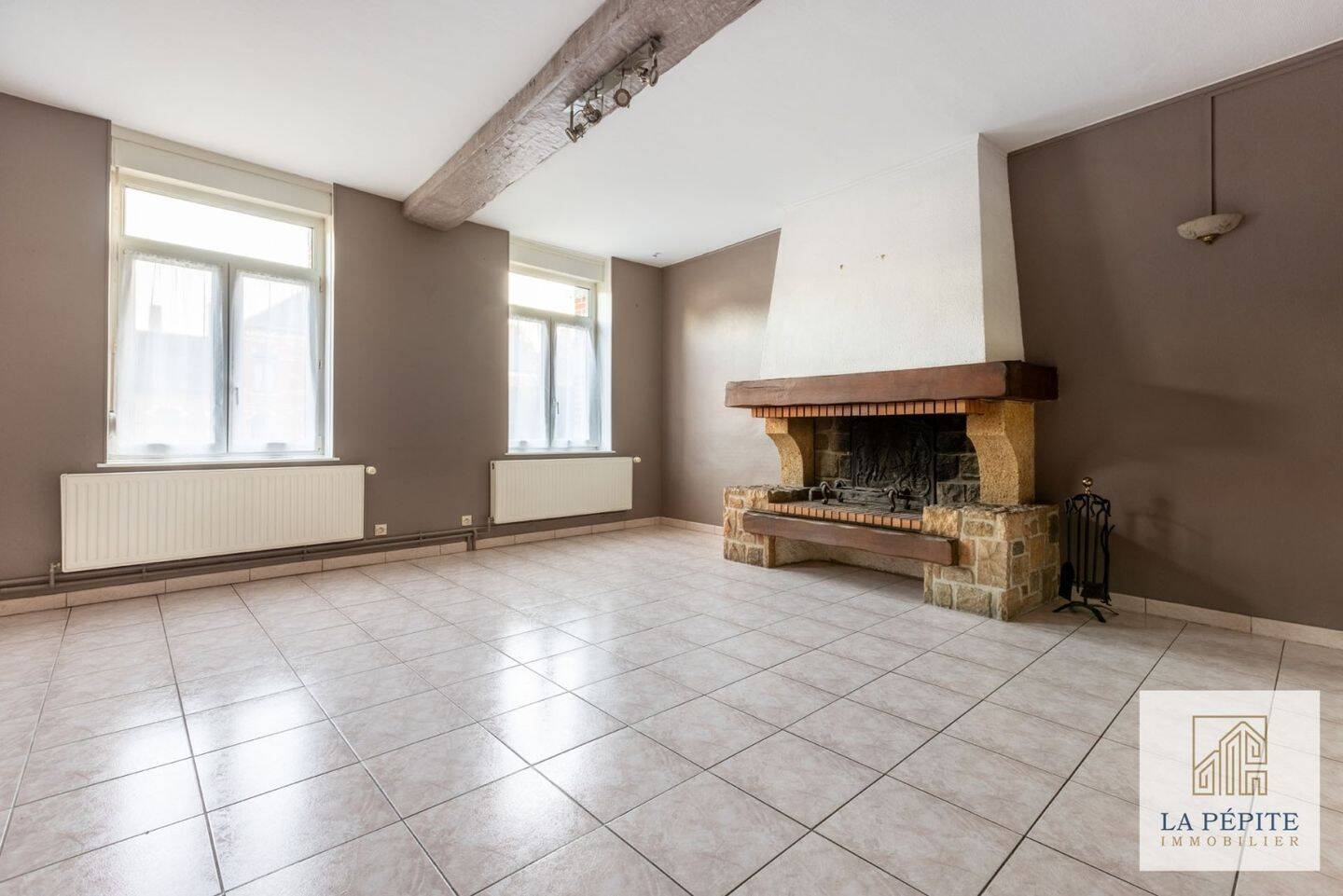 Maison à vendre, 240m², PONT SUR SAMBRE