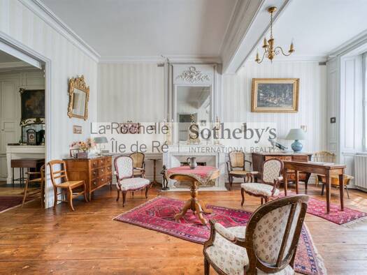 Maison à vendre 1 260 000 € 8 pièces 4 chambres 249 m² 175 m² de terrain Centre Ville La Rochelle 17000
