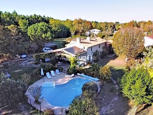 Maison à vendre 636 000 € 6 pièces 4 chambres 252 m² 4 900 m² de terrain Saint-Morillon 33650