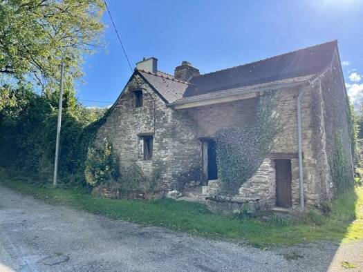 Maison de plain-pied à vendre 79 632 € 3 pièces 2 chambres 68 m² 622 m² de terrain Châteauneuf-du-Faou 29520