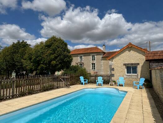 Maison à vendre 368 900 € 6 pièces 5 chambres 203 m² 1 662 m² de terrain Saint-Martin-la-Pallu 86380