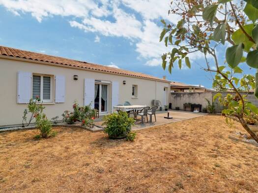 Maison en viager occupé Bouquet 30 000 € 3 pièces 2 chambres 65 m² 495 m² de terrain Saint-Georges-du-Bois 17700
