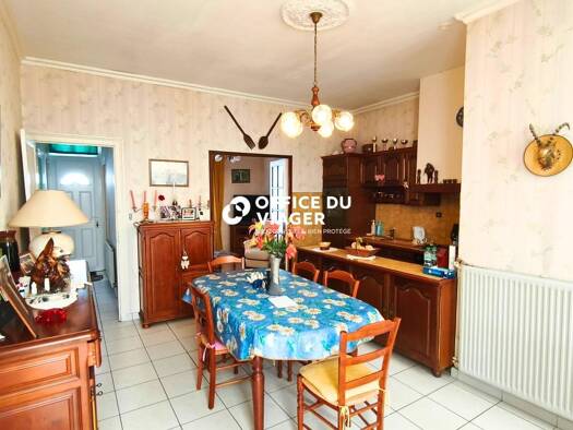 Maison en viager occupé Bouquet 67 000 € 3 pièces 2 chambres 92 m² 240 m² de terrain Centre Saintes 17100