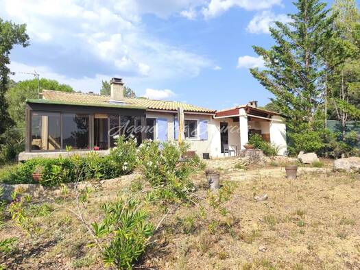 Maison de plain-pied à vendre 290 000 € 3 pièces 2 chambres 67 m² 2 440 m² de terrain Varages 83670