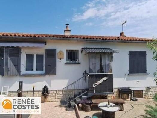 Maison en viager occupé Bouquet 107 380 € 5 pièces 4 chambres 93 m² 890 m² de terrain Civray 86400