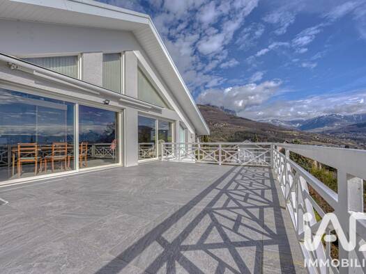 Maison à vendre 975 000 € 8 pièces 7 chambres 250 m² 1 070 m² de terrain Chambéry 73000