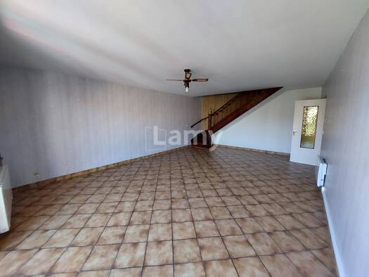 Maison à louer 680 € 4 pièces 96 m² Le Breuil-sur-Couze 63340