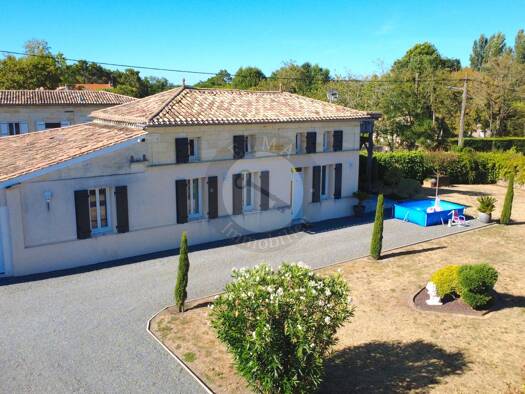 Maison à vendre 379 000 € 6 pièces 4 chambres 155 m² 915 m² de terrain Saint-Ciers-d'Abzac 33910