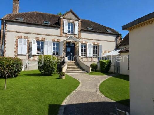 Maison à vendre 495 000 € 7 pièces 5 chambres 276 m² 532 m² de terrain Saint-Clément 89100
