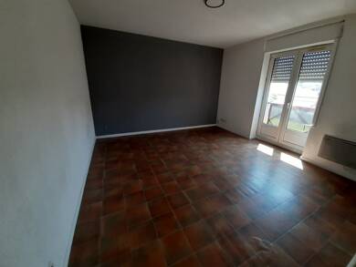 Appartement à louer 343 € 2 pièces 1 chambre 50 m² Étage 1/1 Nord Feurs 42110