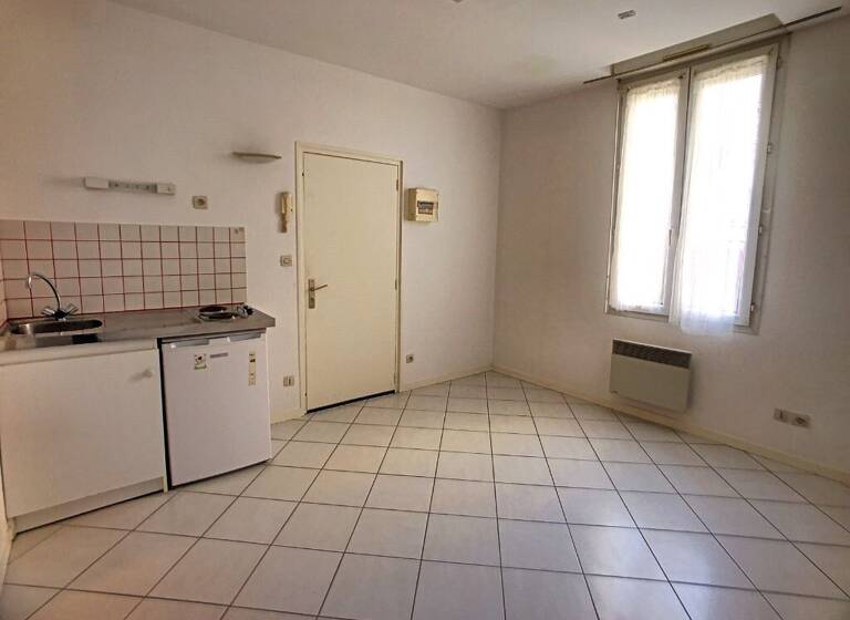 Appartement à louer 360 € 1 pièce 15,5 m²<br/>superficie RDC/1<br/>étage Grammont Tours 37000