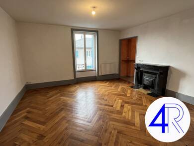 Appartement à louer 810 € 3 pièces 1 chambre 73,4 m² Dernier étage, Étage 2/2 Belleville-en-Beaujolais 69220