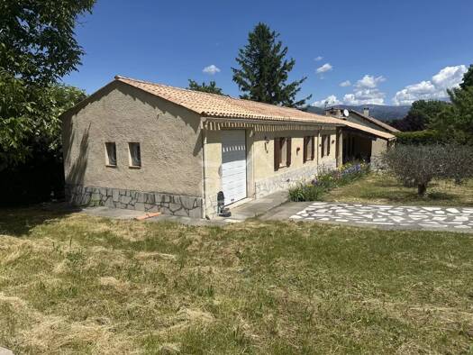 Maison de plain-pied à vendre 241 000 € 4 pièces 3 chambres 113,8 m² 1 510 m² de terrain Aubignosc 04200
