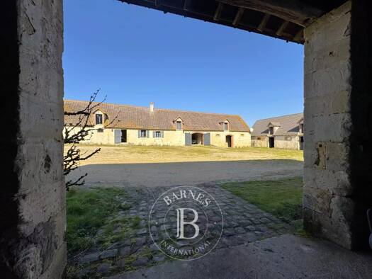 Maison à vendre 280 000 € 5 pièces 3 chambres 124 m² 150 000 m² de terrain Graçay 18310