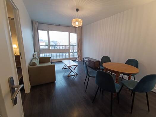 Appartement à louer 1 000 € 2 pièces 1 chambre 47 m² Étage 5/9 Gutenbert Livry-Gargan 93190