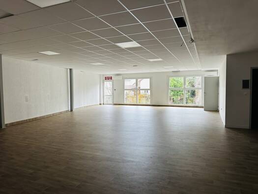 Local d'activités à vendre 318 000 € 575 m² d'espace de stockage Nevers 58000