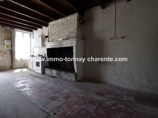 Maison à vendre 75 600 € 4 pièces 1 chambre 100 m² Saint-Jean-d'Angle 17620