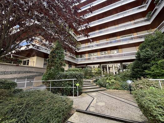 Espace bureau à vendre 930 000 € 162 m² de bureaux Grandes Carrières-Clichy Paris 18ème arrondissement 75018
