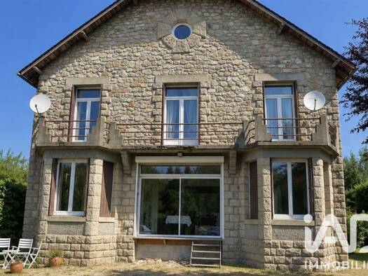 Maison à vendre 201 000 € 8 pièces 5 chambres 190 m² 957 m² de terrain Saint-Priest-de-Gimel 19800