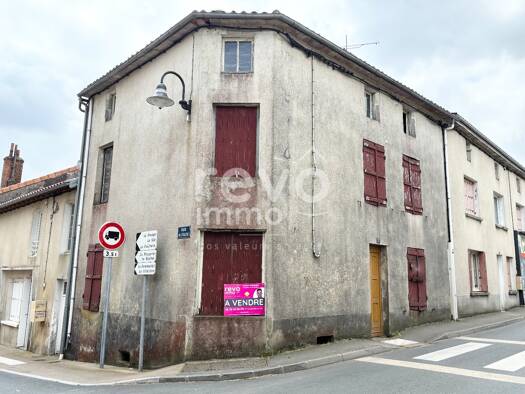 Maison à vendre 28 000 € 3 pièces 1 chambre 140 m² 69 m² de terrain La Foret sur Sevre 79380