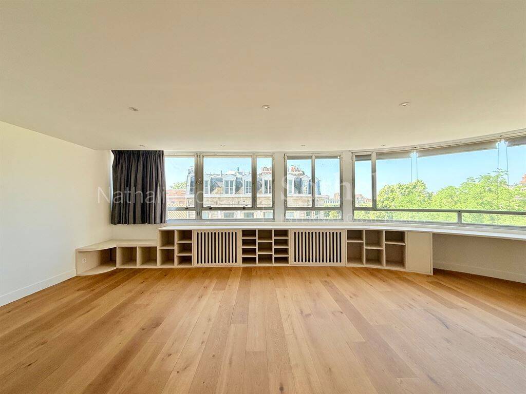 APPARTEMENT RÉNOVÉ - 2 CHAMBRES - VUE EXCEPTIONNELLE - PARKING — 4