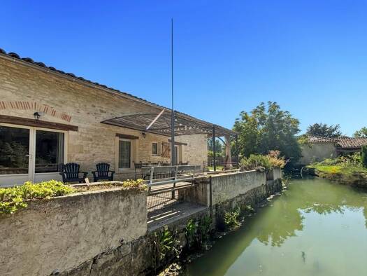 Maison à vendre 297 000 € 4 pièces 3 chambres 260 m² Puylaroque 82240