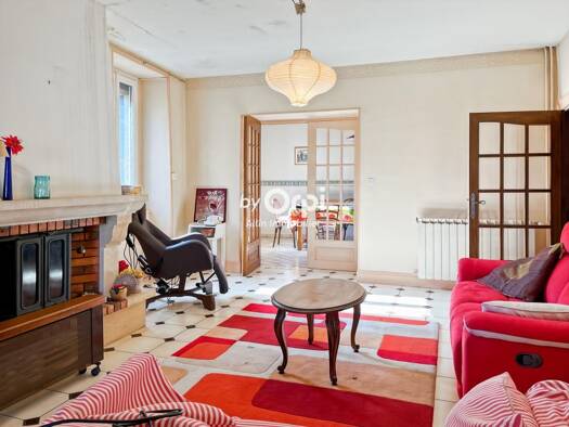 Maison à vendre 56 000 € 7 pièces 6 chambres 210 m² 240 m² de terrain Montmarault 03390