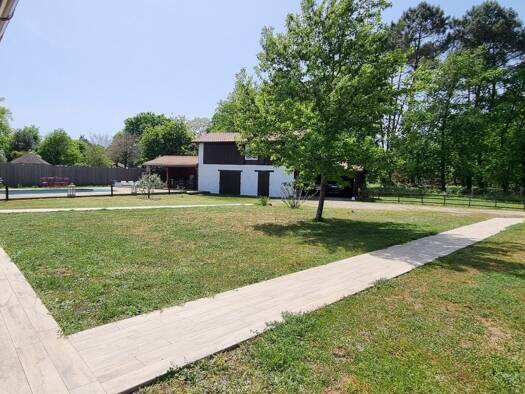 Demeure à vendre 690 000 € 5 pièces 3 chambres 200,25 m² 2 777 m² de terrain Salles 33770